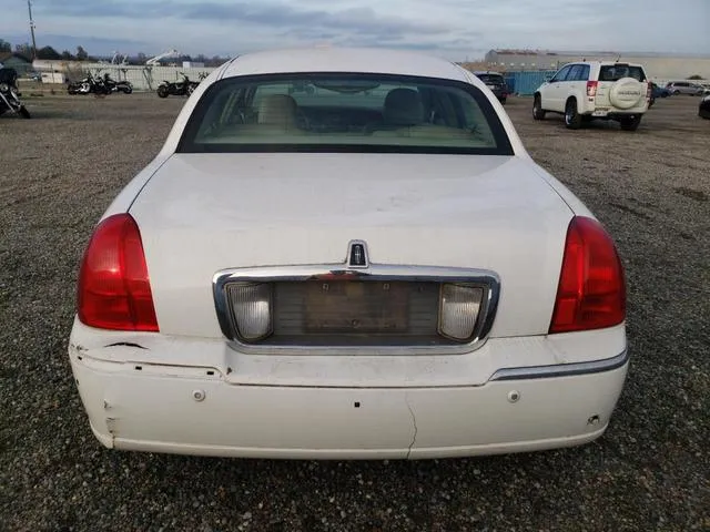 1LNHM81W33Y664125 2003 2003 Lincoln Town Car- Executive 6