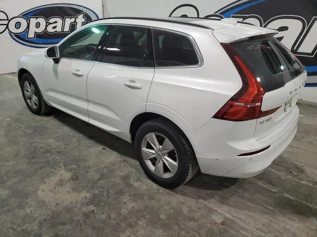 YV4L12DK3N1033784 2022 2022 Volvo XC60- B5 Momentum 2