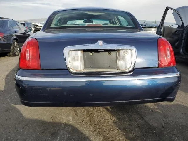 1LNHM82W42Y667158 2002 2002 Lincoln Town Car- Signature 6