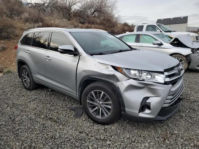 5TDJZRFH6HS510664 2017 2017 Toyota Highlander- SE 4