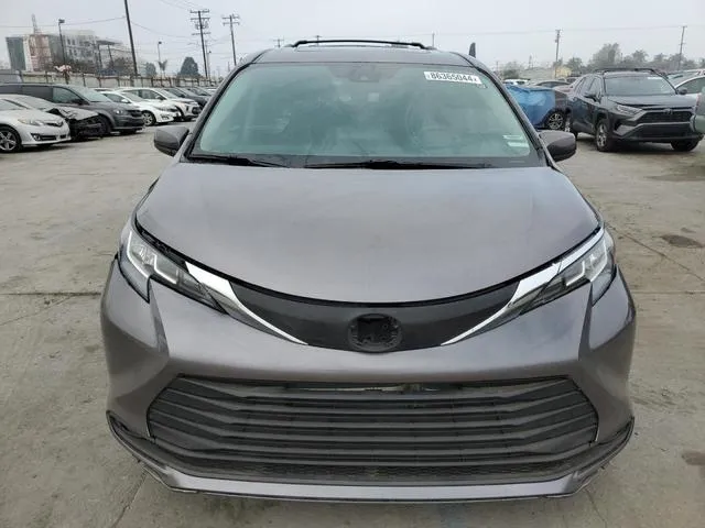 5TDYRKEC5MS024126 2021 2021 Toyota Sienna- Xle 5