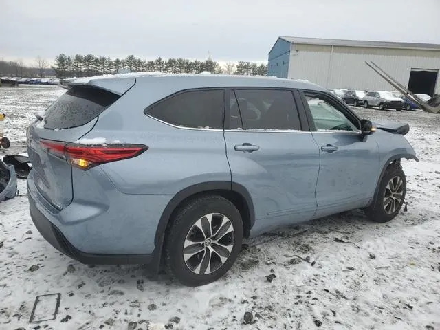 5TDGZRBH7NS161249 2022 2022 Toyota Highlander- Xle 3