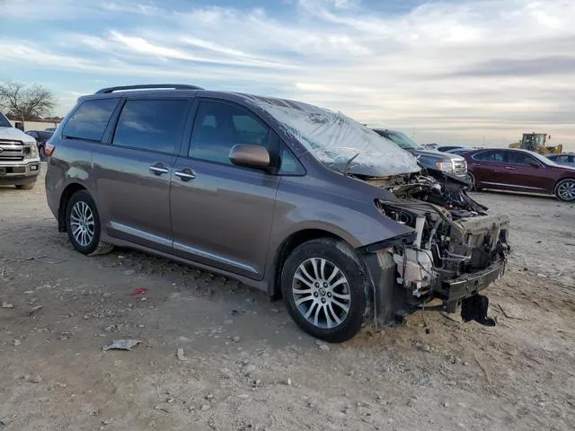 5TDYZ3DC3LS083200 2020 2020 Toyota Sienna- Xle 4