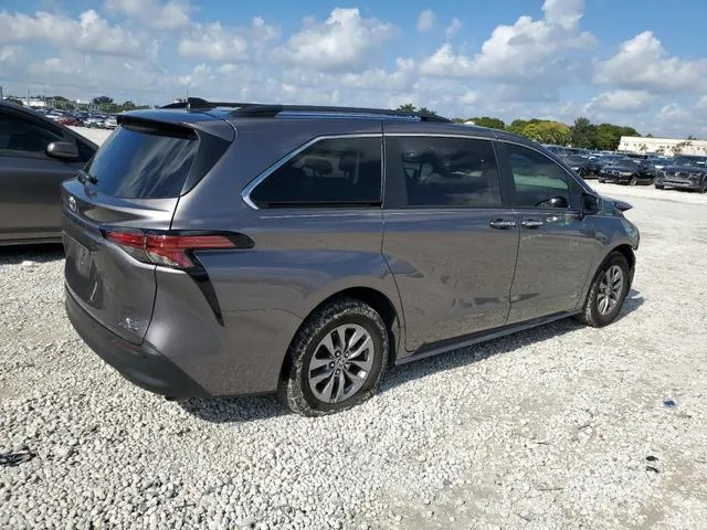 5TDYRKEC1MS064526 2021 2021 Toyota Sienna- Xle 3