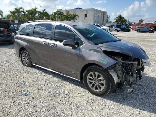 5TDYRKEC1MS064526 2021 2021 Toyota Sienna- Xle 4