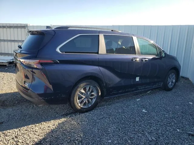 5TDYRKEC9RS194934 2024 2024 Toyota Sienna- Xle 3