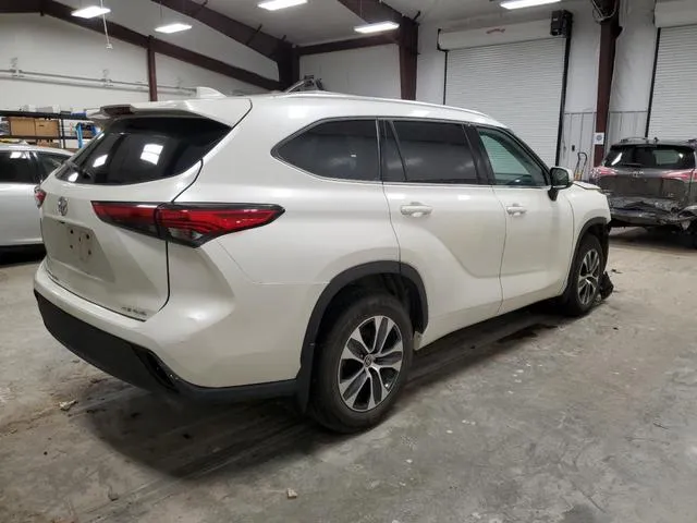 5TDGZRBH0LS520129 2020 2020 Toyota Highlander- Xle 3