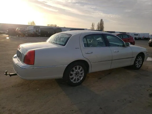 1LNHM81W55Y660158 2005 2005 Lincoln Town Car- Signature 3