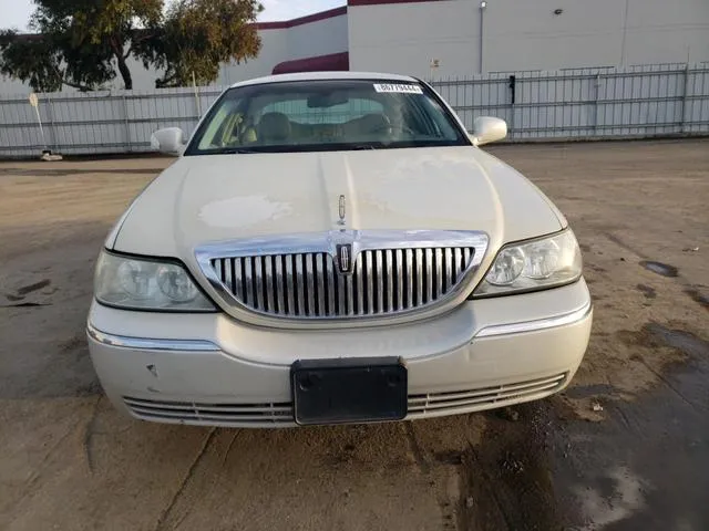 1LNHM81W55Y660158 2005 2005 Lincoln Town Car- Signature 5