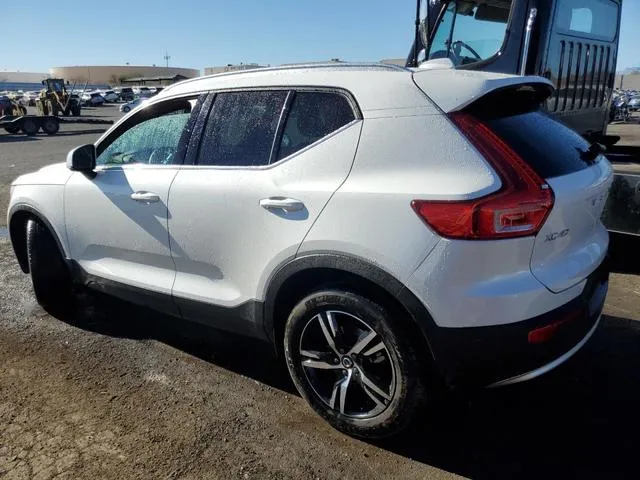 YV4L12UJ9S2467222 2024 2024 Volvo XC40- Core 2