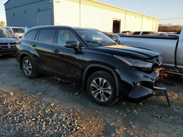 5TDGZRBH5NS176851 2022 2022 Toyota Highlander- Xle 4