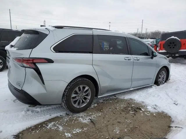 5TDYRKEC5MS035742 2021 2021 Toyota Sienna- Xle 3