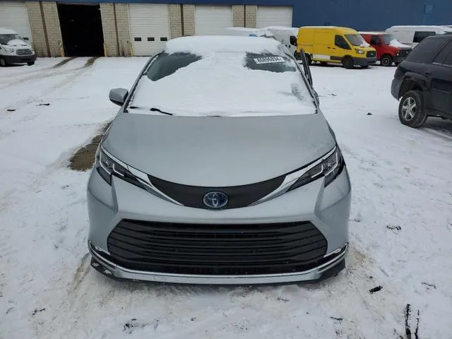 5TDYRKEC5MS035742 2021 2021 Toyota Sienna- Xle 5