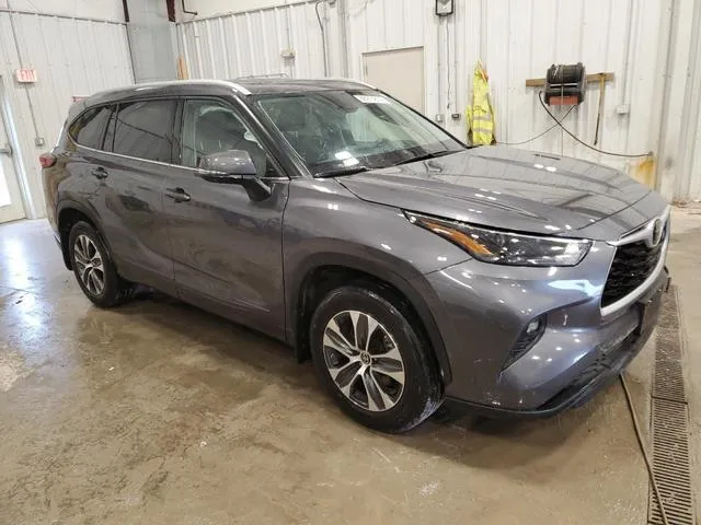 5TDGZRBH7NS256006 2022 2022 Toyota Highlander- Xle 4