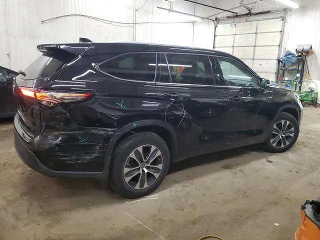 5TDGZRBH1NS213216 2022 2022 Toyota Highlander- Xle 3