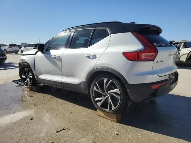 YV4162UM9N2722040 2022 2022 Volvo XC40- T5 R-Design 2