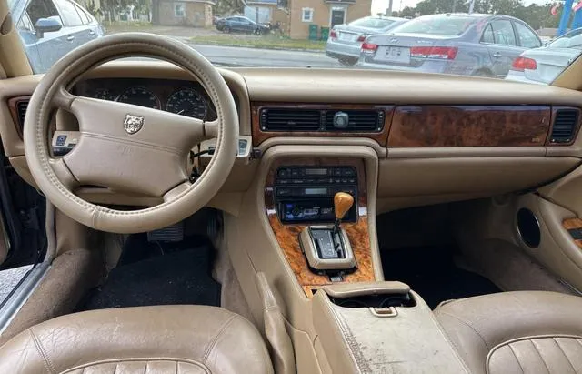 SAJHX174XSC738291 1995 1995 Jaguar XJ6 9