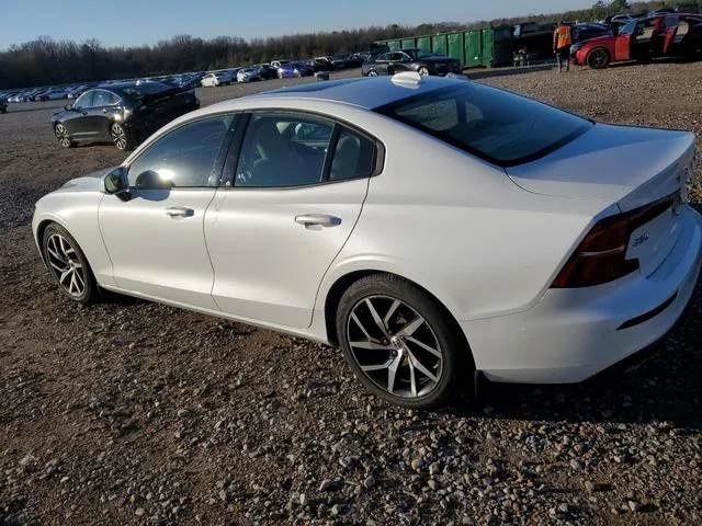 7JRA22TK4LG057144 2020 2020 Volvo S60- T6 Momentum 2