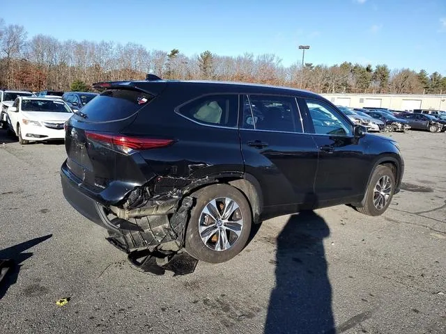 5TDGZRBH9NS223167 2022 2022 Toyota Highlander- Xle 3