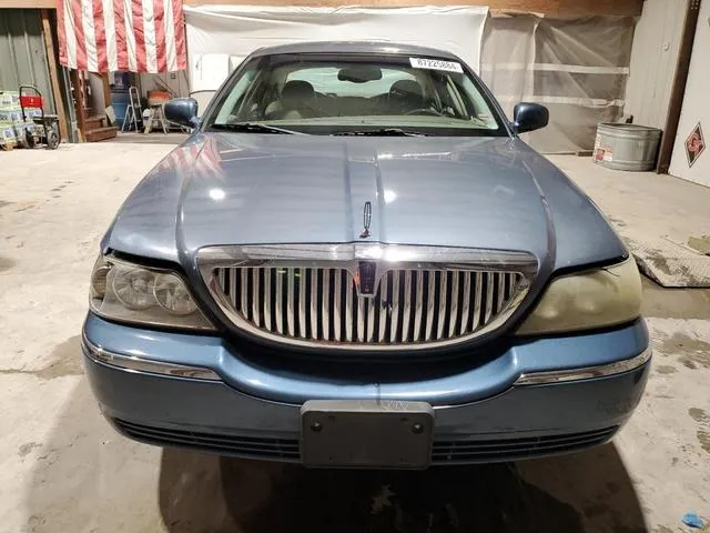 1LNHM81W55Y666008 2005 2005 Lincoln Town Car- Signature 5