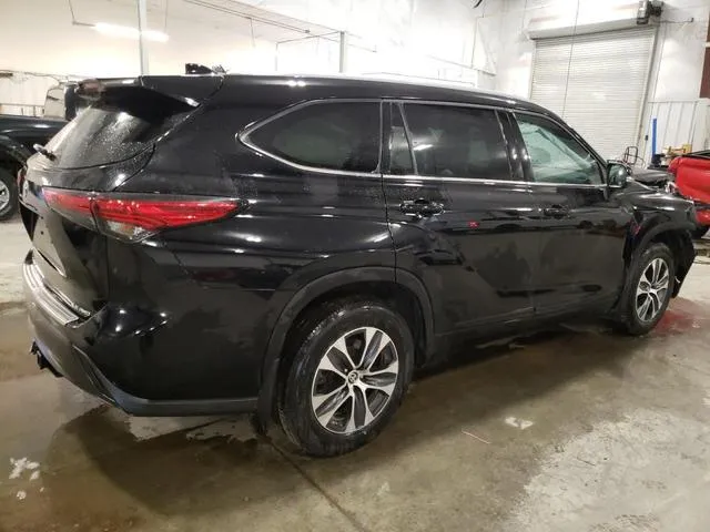 5TDGZRBH0NS212879 2022 2022 Toyota Highlander- Xle 3