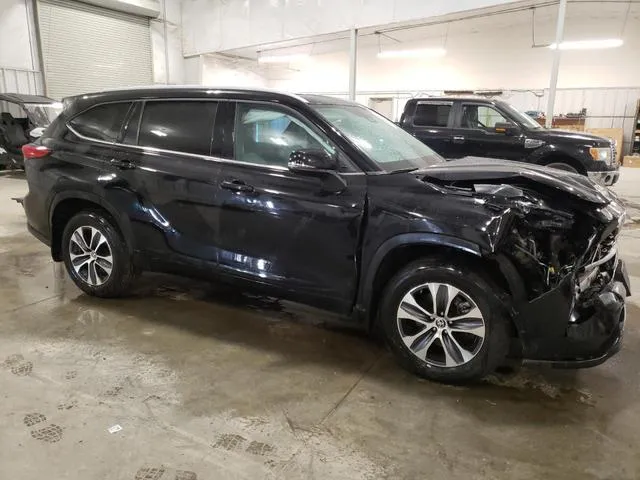 5TDGZRBH0NS212879 2022 2022 Toyota Highlander- Xle 4