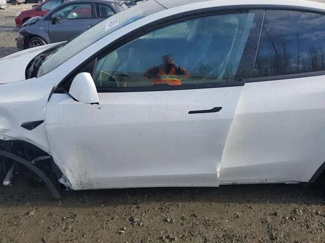 5YJYGAEE3MF223195 2021 2021 Tesla MODEL Y 7