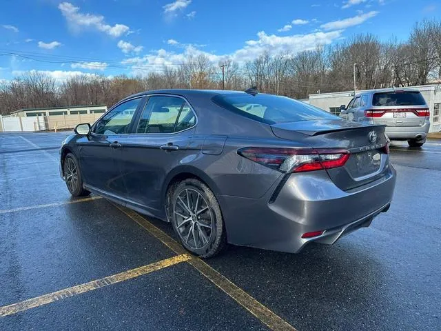 4T1G11AKXNU714585 2022 2022 Toyota Camry- SE 2