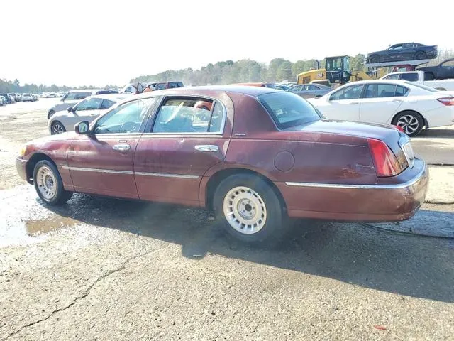 1LNHM81W1YY918390 2000 2000 Lincoln Town Car- Executive 2