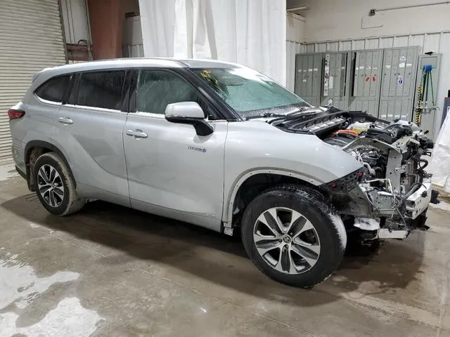 5TDGBRCH1MS536344 2021 2021 Toyota Highlander- Hybrid Xle 4