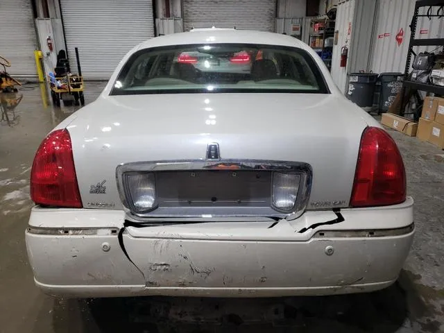 1LNHM83W04Y649628 2004 2004 Lincoln Town Car- Ultimate 6