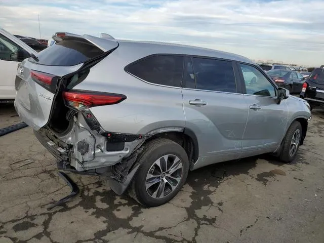 5TDKBRCH8PS575902 2023 2023 Toyota Highlander- Hybrid Xle 3