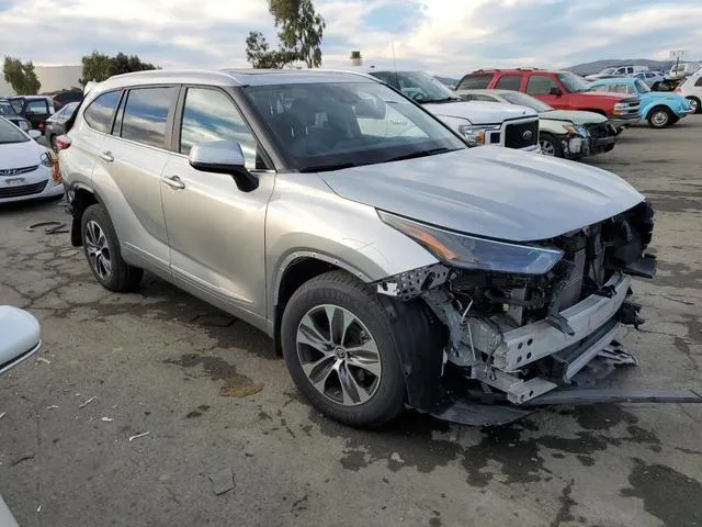 5TDKBRCH8PS575902 2023 2023 Toyota Highlander- Hybrid Xle 4