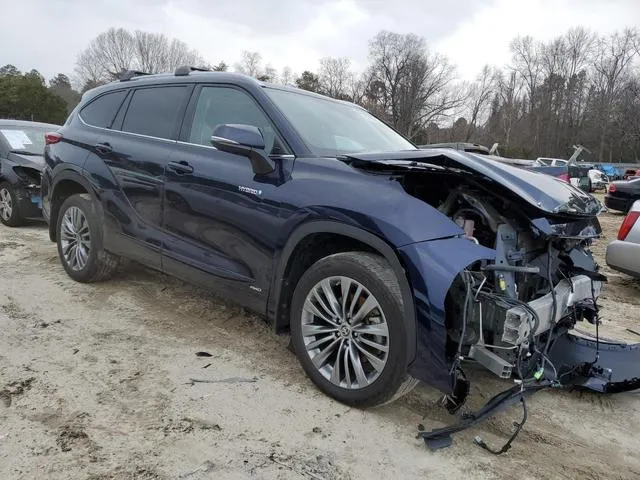 5TDEBRCH9MS040330 2021 2021 Toyota Highlander- Hybrid Platinum 4