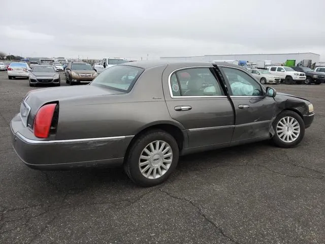 1LNHM81W84Y667684 2004 2004 Lincoln Town Car- Executive 3