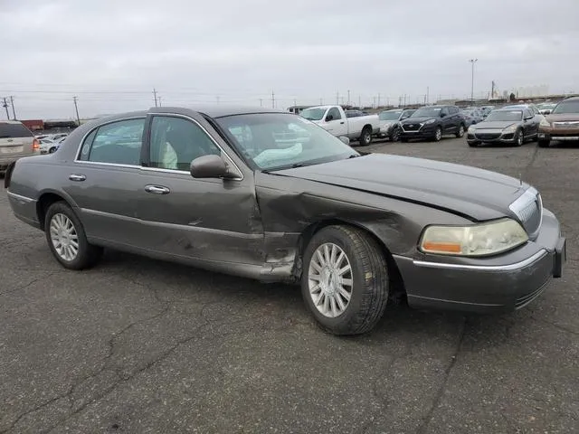 1LNHM81W84Y667684 2004 2004 Lincoln Town Car- Executive 4