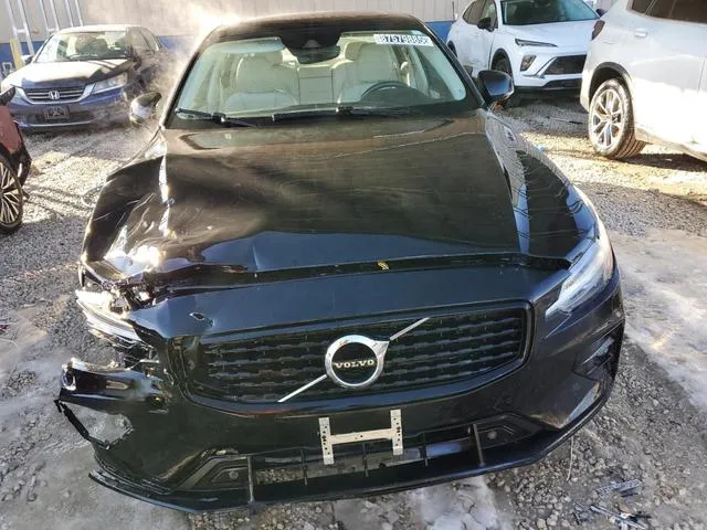 7JRL12TZ5NG158124 2022 2022 Volvo S60- B5 Momentum 5