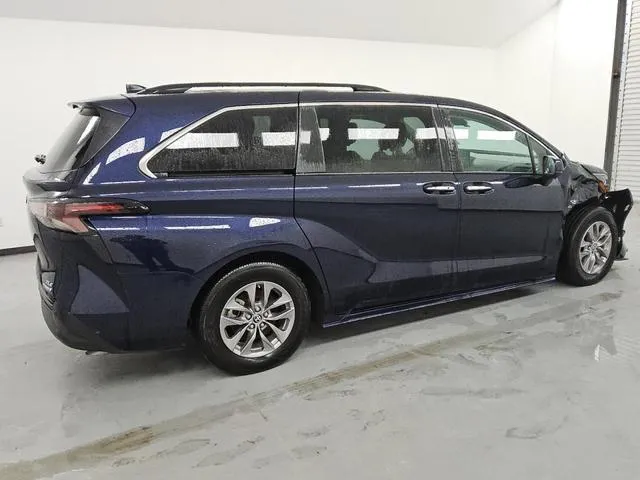 5TDJRKECXRS180770 2024 2024 Toyota Sienna- Xle 3