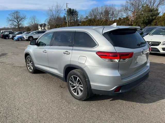 5TDJZRFH6KS619214 2019 2019 Toyota Highlander- SE 2