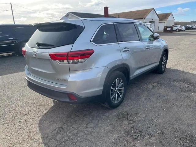 5TDJZRFH6KS619214 2019 2019 Toyota Highlander- SE 3