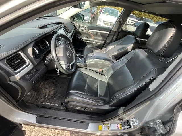 5TDJZRFH6KS619214 2019 2019 Toyota Highlander- SE 8