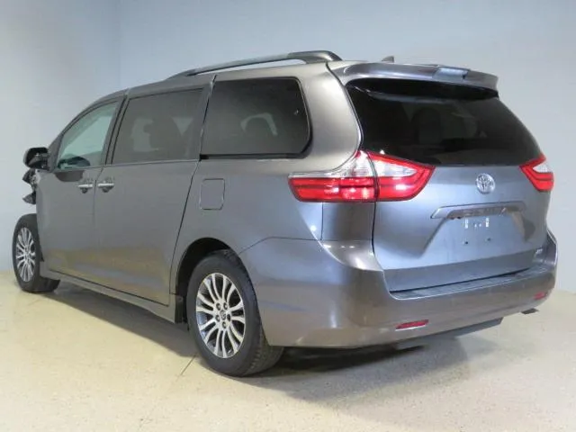 5TDYZ3DC3JS921237 2018 2018 Toyota Sienna- Xle 4