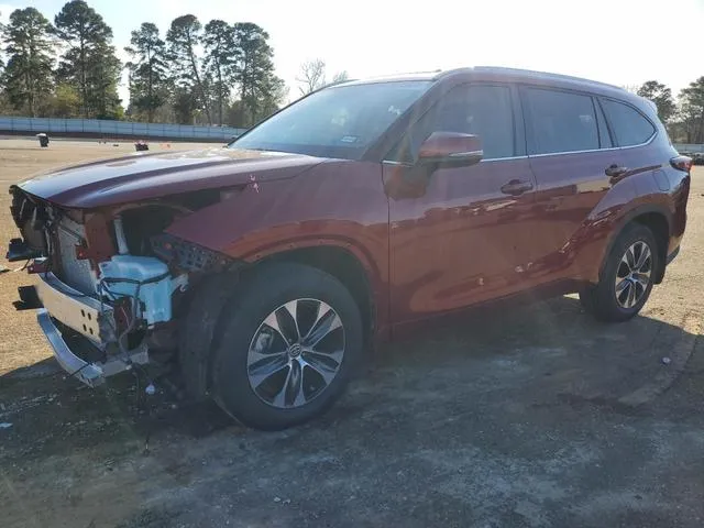 5TDKDRAHXRS537944 2024 2024 Toyota Highlander- LE 1