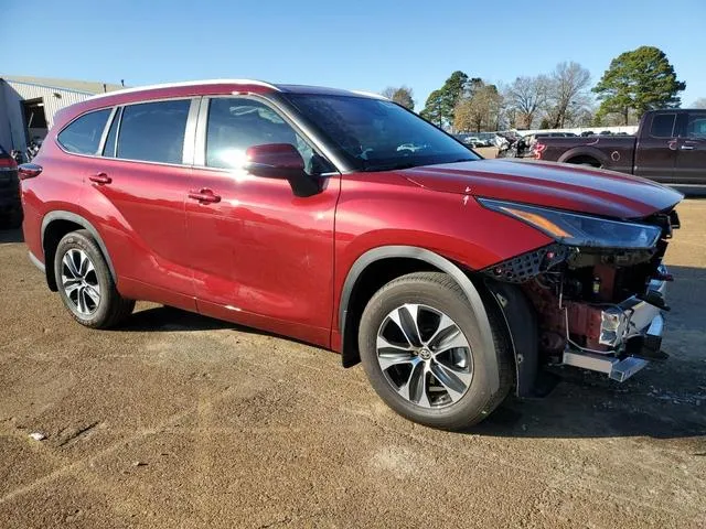 5TDKDRAHXRS537944 2024 2024 Toyota Highlander- LE 4