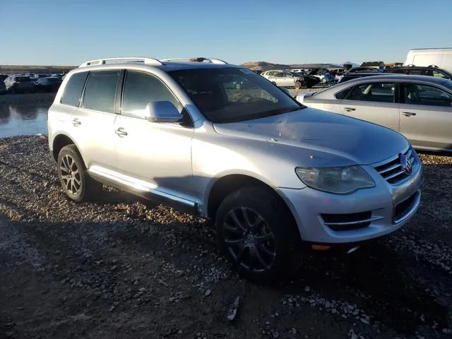 WVGCB77L98D041789 2008 2008 Volkswagen Touareg- V8 4