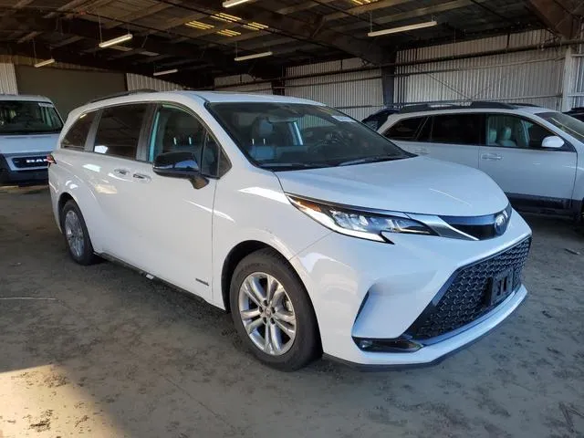 5TDDSKFC1MS014467 2021 2021 Toyota Sienna- Xse 4