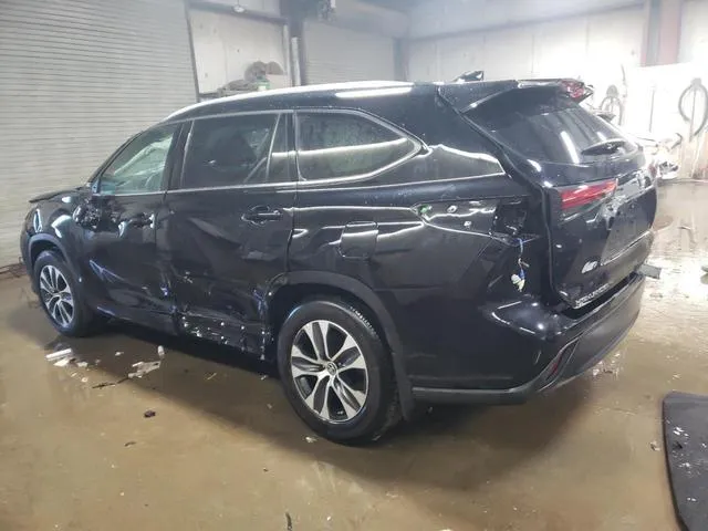 5TDGZRBH4NS195102 2022 2022 Toyota Highlander- Xle 2