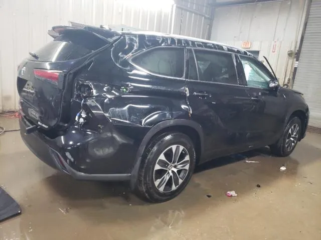 5TDGZRBH4NS195102 2022 2022 Toyota Highlander- Xle 3