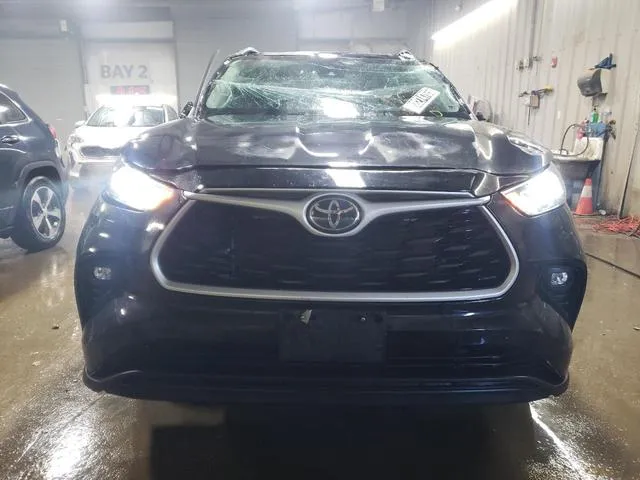 5TDGZRBH4NS195102 2022 2022 Toyota Highlander- Xle 5