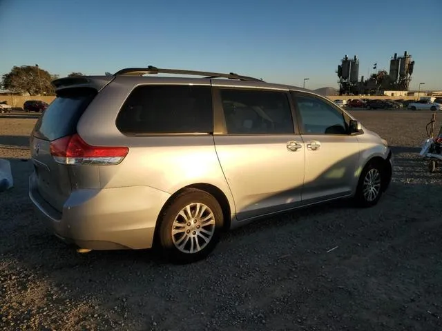 5TDYK3DCXDS361130 2013 2013 Toyota Sienna- Xle 3